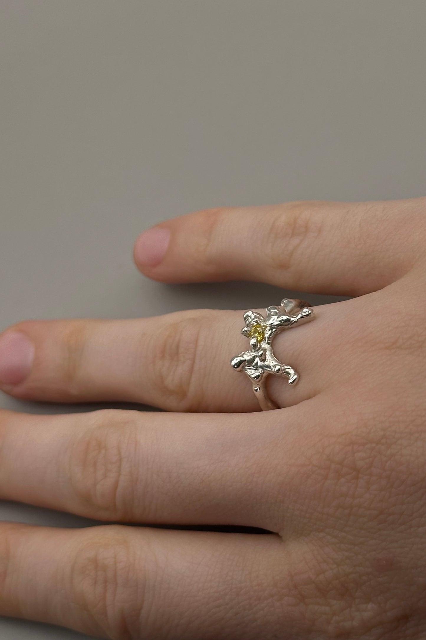 Petit Ribbon Ring