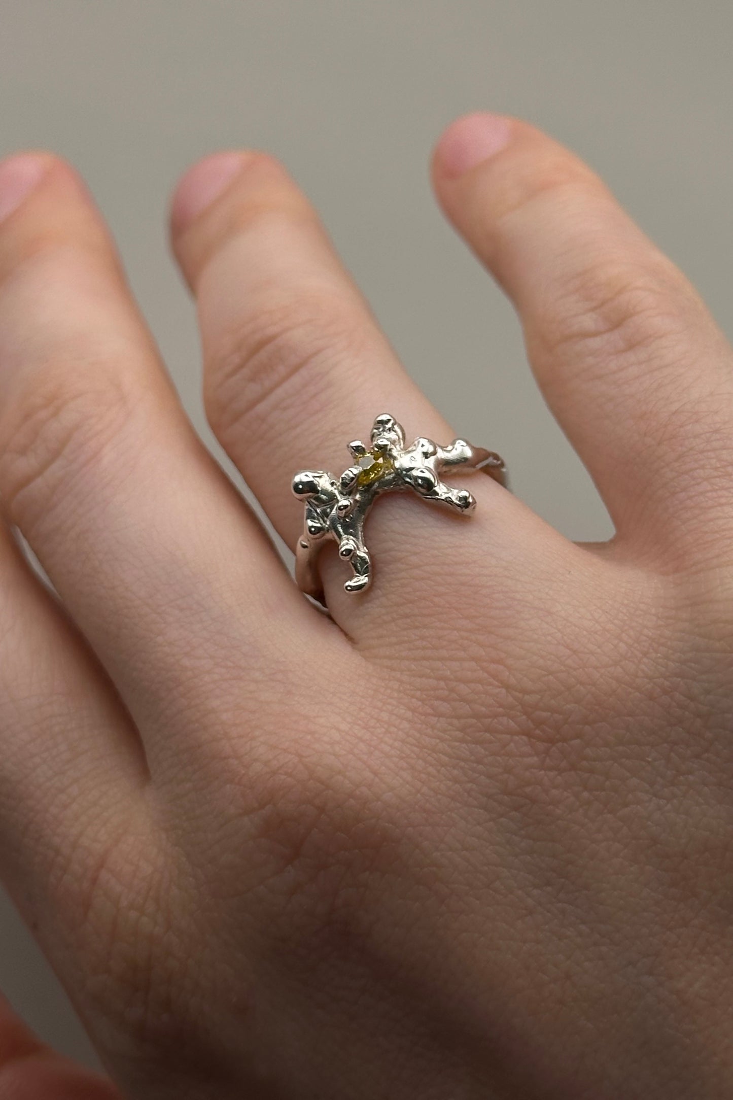 Petit Ribbon Ring